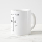 Römer 8:28 Produkte Jumbo-Tasse (Vorderseite Rechts)
