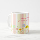 Römer-8:28 Rosa-Streifen-und Blumen-christliches Kaffeetasse (Vorderseite Links)