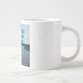 Römer 8:28 WEBU Tasse (Rechts)