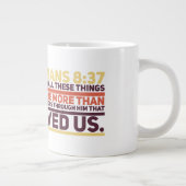 Römer 8:37 Jumbo-Tasse (Rechts)