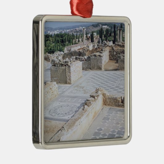 Römische Ruinen des Hafens von Emporion Silbernes Ornament (Rechts)