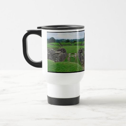 Römisches Amphitheater Ruins Caerleon, Wales Reisebecher (Links)