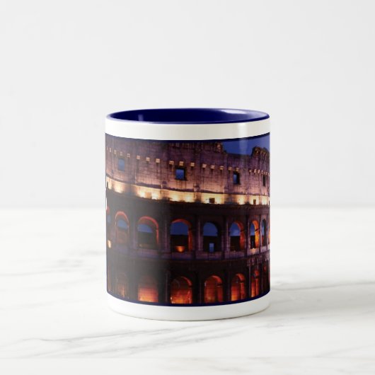 Römisches Colosseum nachts Zweifarbige Tasse (Mittel)
