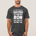 Ron Personalisiert Name Birthday Gift Funny T-Shirt<br><div class="desc">Ron Personalisiert Name Geburtstag Geschenk Funny Christmas Joke Geschenk. Perfektes Geschenk für Ihren Vater,  Mama,  Papa,  Männer,  Frauen,  Freunde und Familienmitglieder am Erntedank Tag,  Weihnachten,  Muttertag,  Vatertag,  4. Juli,  1776 Unabhängiger Tag,  Veteranen Tag,  Halloween,  Patrick's Day</div>