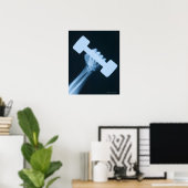 Röntgenbild der menschlichen Hand mit Gewicht, nah Poster (Heimbüro)