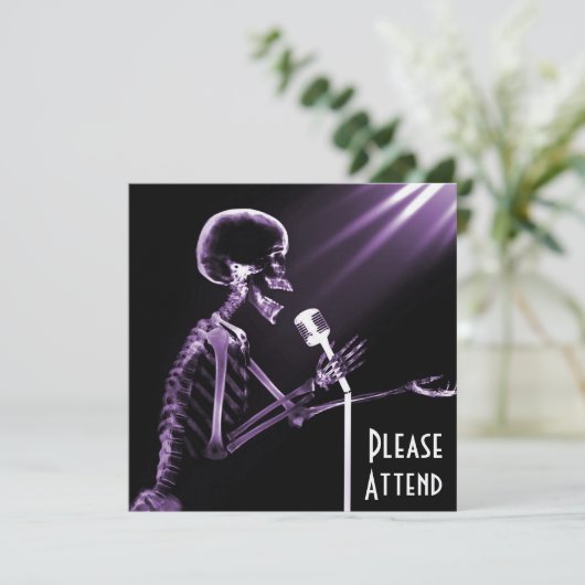RÖNTGENSTRAHL-SKELETON GESANG AUF RETRO MIC - LILA EINLADUNG (Stehend Vorderseite)