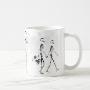 Röntgenstrahl-Skelett-Nachmittagstroll-Negativ BW Kaffeetasse