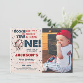 Rookie des Jahres Baseball 1. Geburtstag Foto Einladung (Stehend Vorderseite)