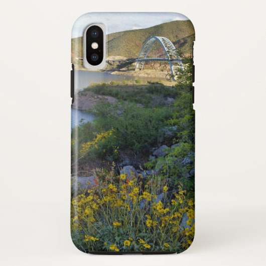 Roosevelt Lake Bridge Arizona Gelbe Wildblumen Case-Mate iPhone Hülle (Rückseite)