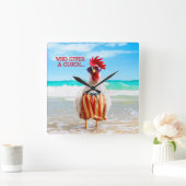Rooster Dude Chillin' at Beach in Swim Trunks Quadratische Wanduhr (Zuhause)
