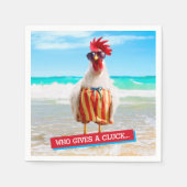 Rooster Dude Chillin' at Beach in Swim Trunks Serviette (Vorderseite)