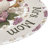 Rooster & Grapes Heraldic Crest in maroon, Schneidebrett (Ecke)