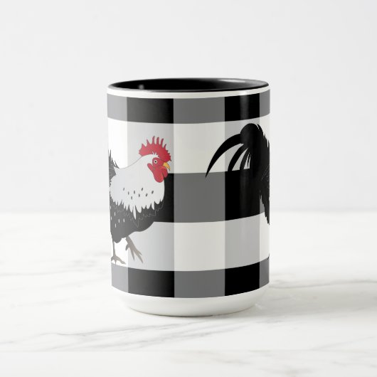 Rooster mit Schwarz-weißem Karo Kaffee Tasse (Zentrum)