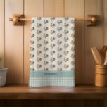 Rooster Monogram für rustikale Karo | Name<br><div class="desc">Dieses Design-Set ist eine hervorragende Einrichtung für die Landküchen und weist ein Hintergrundmuster auf,  mit einem Hahn mit einem Gingham-Karo-Muster unten und Akzent-Text,  in dem Sie Ihren Anfangstext,  Ihren Namen oder einen anderen Text (z. "Mama von Hühnern"). Diese machen wunderbare Hauswärmung,  Hochzeit,  Urlaub und Freunde Geschenke.</div>