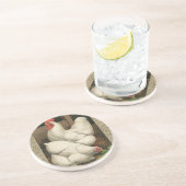 Roosters & Hen außerhalb von Hen House mit weißer  Sandstein Untersetzer (Seite)