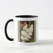 Roosters & Hen außerhalb von Hen House mit weißer Tasse (Links)