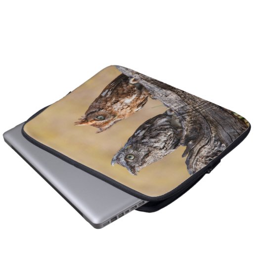 Roosting der Osterschnecke in Bäumen Laptopschutzhülle (Vorne Knopf)