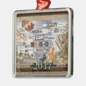 Roots & Wings benutzerdefiniertes Jahr Silbernes Ornament (Links)