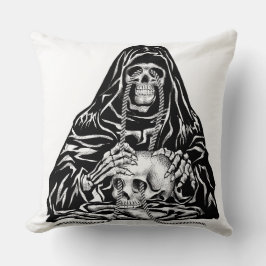"Rope-Bound Skulls of Death" Kissen