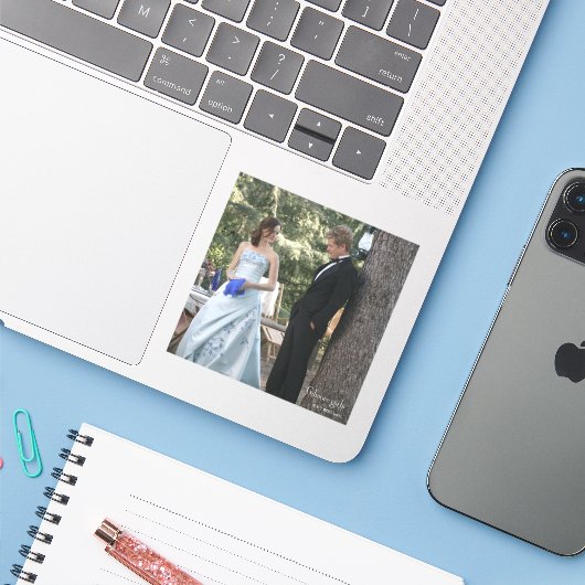 Rory & Logan Aufkleber (Laptop mit iPhone)