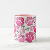 Rosa 3D-Paw-Prints und -Herzen Zweifarbige Tasse (Mittel)