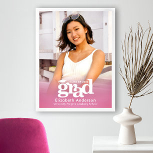 Rosa Abschlussfoto mit fetter Typografie Minimalis Poster