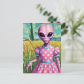 Rosa Alien in einem Polka Dotdress im Weizenfeld Postkarte (Stehend Vorderseite)