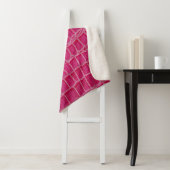 Rosa Alligator Gemusterte Textur Sherpadecke (Beispiel)