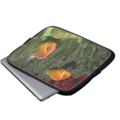 Rosa Anemonefish in der Magnificant Seeanemone Laptopschutzhülle (Vorne Knopf)