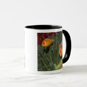 Rosa Anemonefish in der Magnificant Seeanemone Tasse (VorderseiteRechts)