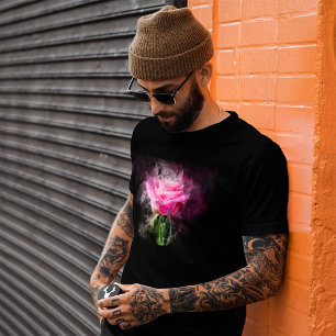 Rosa Aquarell auf schwarzem Hintergrund T-Shirt