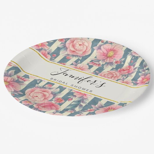 Rosa Aquarellfarben Blume auf Streifen Brautparty Pappteller (Schrägansicht)