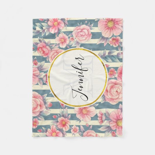 Rosa Aquarellfarben-Blume auf Streifen Monogramm Fleecedecke (Vorderseite)