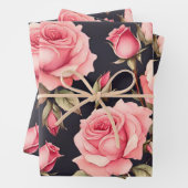 Rosa Aquarellfarben-Rose auf schwarzem Hintergrund Geschenkpapier Set (Beispiel)