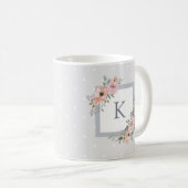 Rosa Aquarellfarben und Graupunkte | Monogramm Kaffeetasse (VorderseiteRechts)