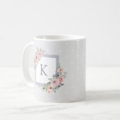 Rosa Aquarellfarben und Graupunkte | Monogramm Kaffeetasse (Vorderseite Links)