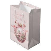 Rosa Aquarellfarben Weihnachtsschmuck Mittlere Geschenktüte (Vorderseite Schrägansicht)