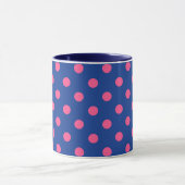 Rosa auf blauem Punkte-Musterdesign Tasse (Zentrum)