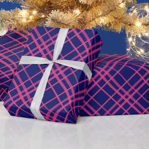 Rosa auf blauem Tartan Kariertes Muster Geschenkpapier