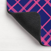 Rosa auf blauem Tartan Kariertes Muster Mousepad (Ecke)