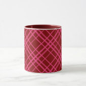 Rosa auf dem Maroon Red Tartan Kariertes Muster Tasse (Zentrum)
