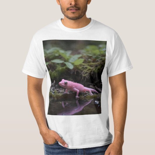 rosa Axolotl am Fluss, T-Shirt (Vorderseite)