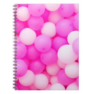 Rosa Balloons festes Hintergrunddesign. Notizblock