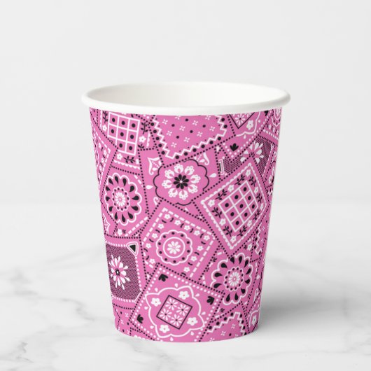 Rosa Bandanna Print Pappbecher (Rückseite)