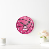 Rosa Basketballmädchen Zimmerdekoration personalis Runde Wanduhr (Zuhause)