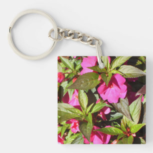 Rosa Begonias und grüne Shiny Blätter Schlüsselanhänger