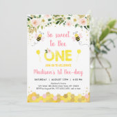 Rosa Biene Erster Geburtstag Einladung (Stehend Vorderseite)
