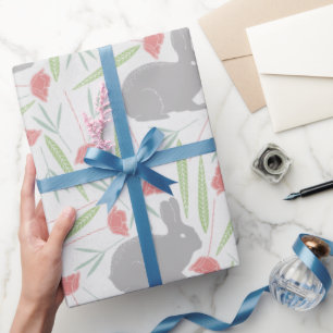 Rosa Blau Grau Frühlingsblumen Osterhasenmuster Geschenkpapier