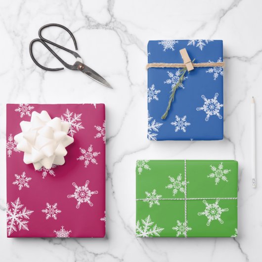 Rosa Blau Grün farbige Schneeflocken Weihnachten Geschenkpapier Set (Vorderseite)