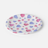 Rosa, blaue Herzen auf weißem Hintergrund. Pappteller (Schrägansicht)